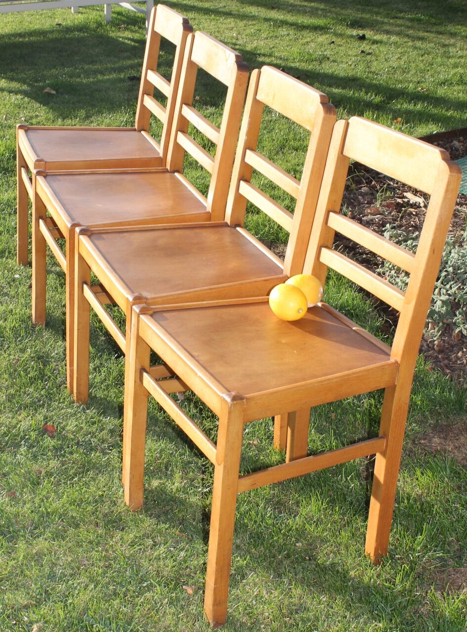Série de 4 chaises "ELF indislocables"