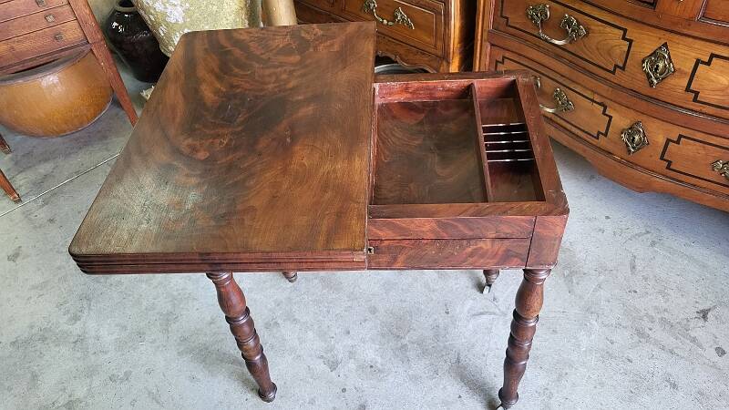 TABLE A JEUX EN ACAJOU ECRITOIRE BUREAU
