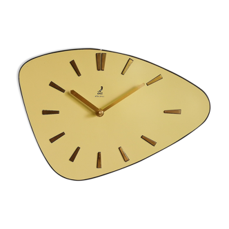 Horloge formica vintage pendule murale silencieuse asymétrique "Jaz jaune doré"