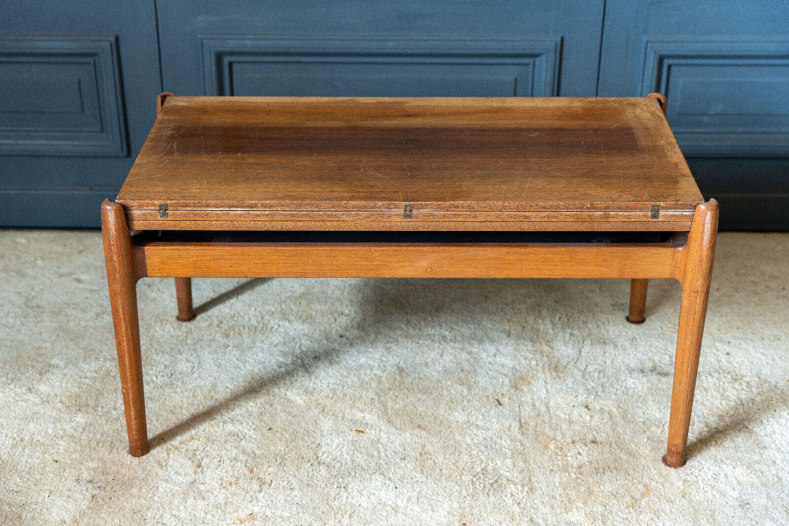 Scandinavian coffee table Smorrebrod with extendable system