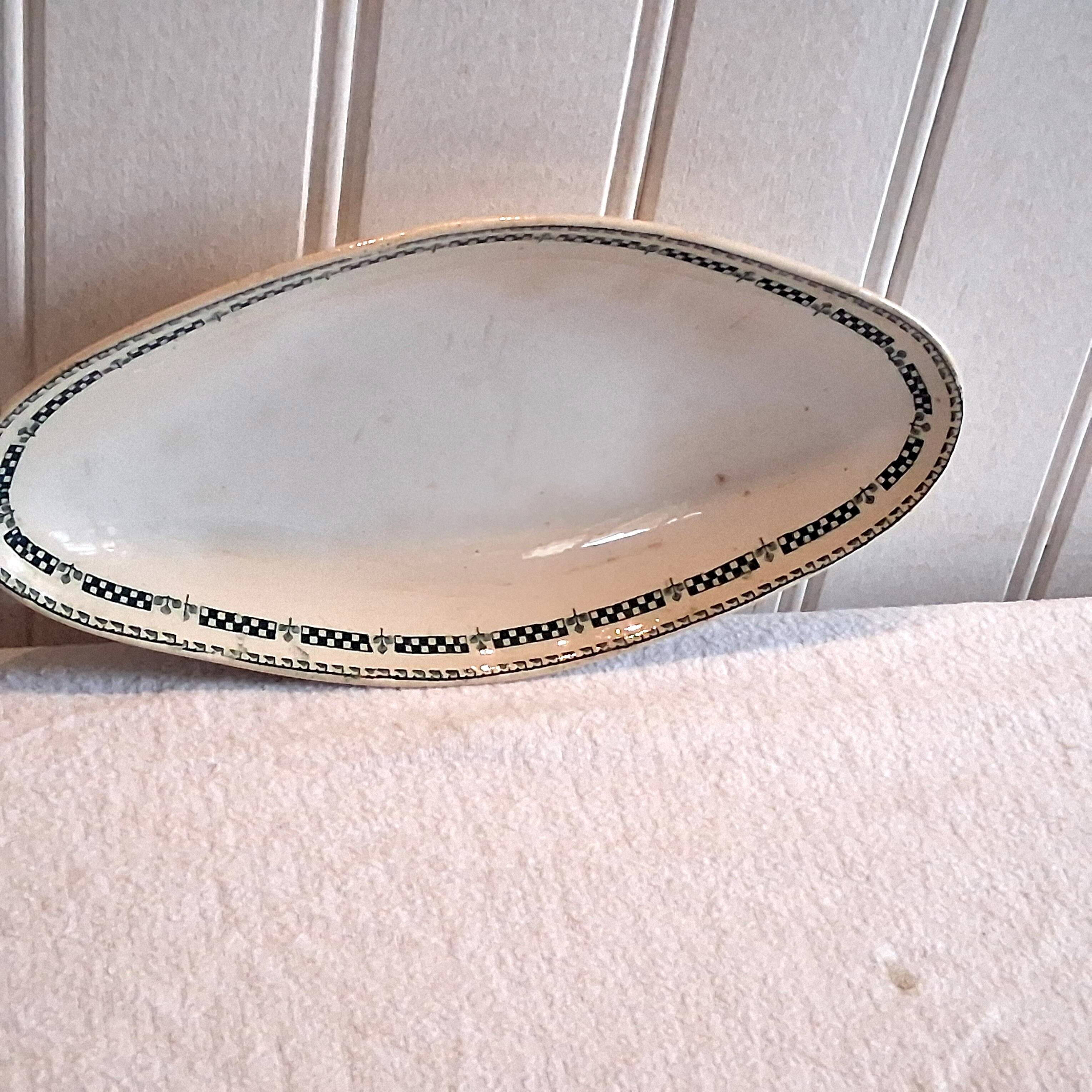 Old ironstone platter from Gien in good condition.