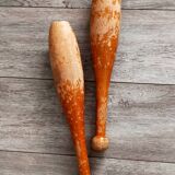 Pair of juggling clubs