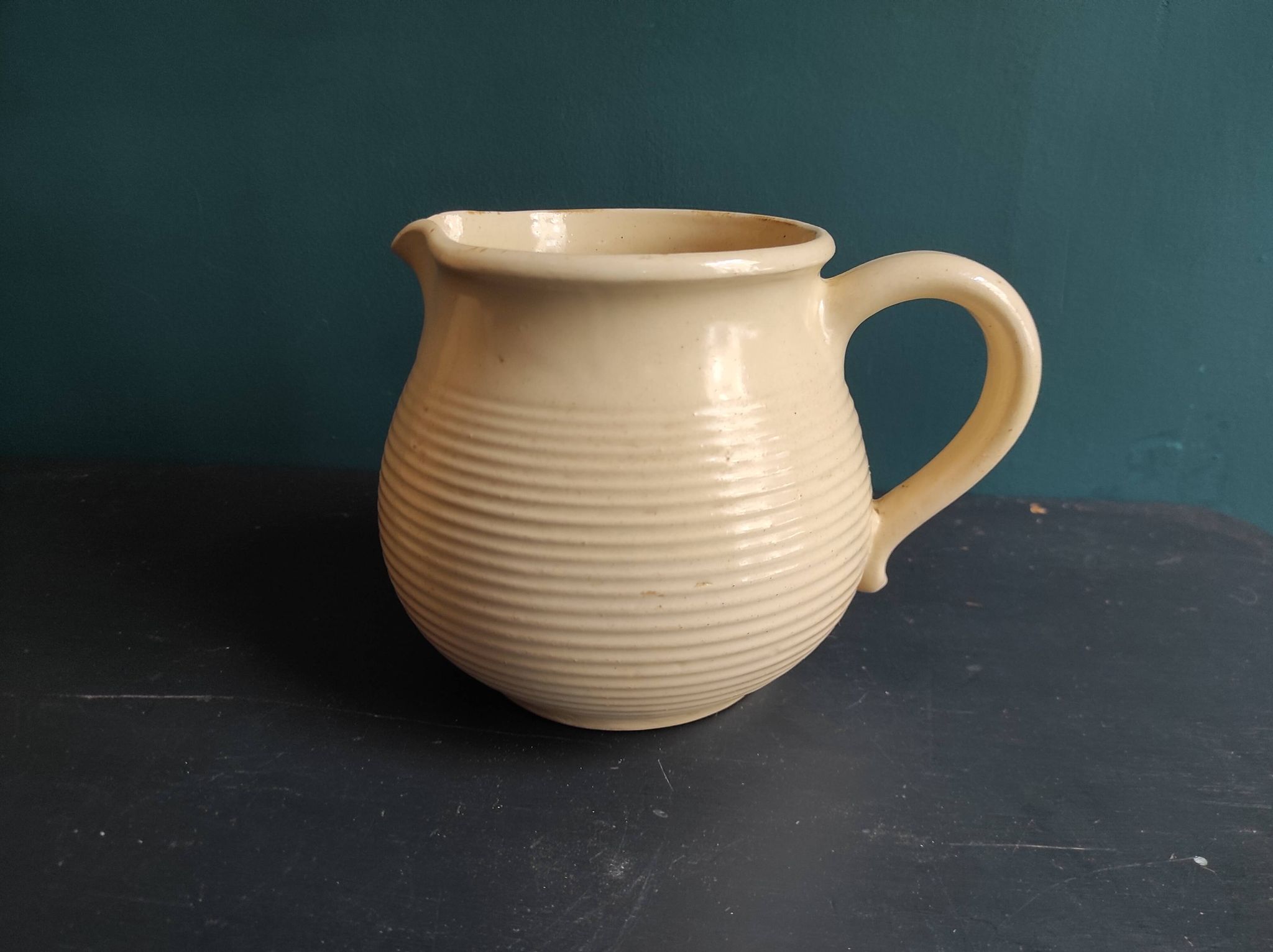 Pichet beige vintage français