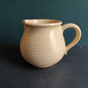 Pichet beige vintage français