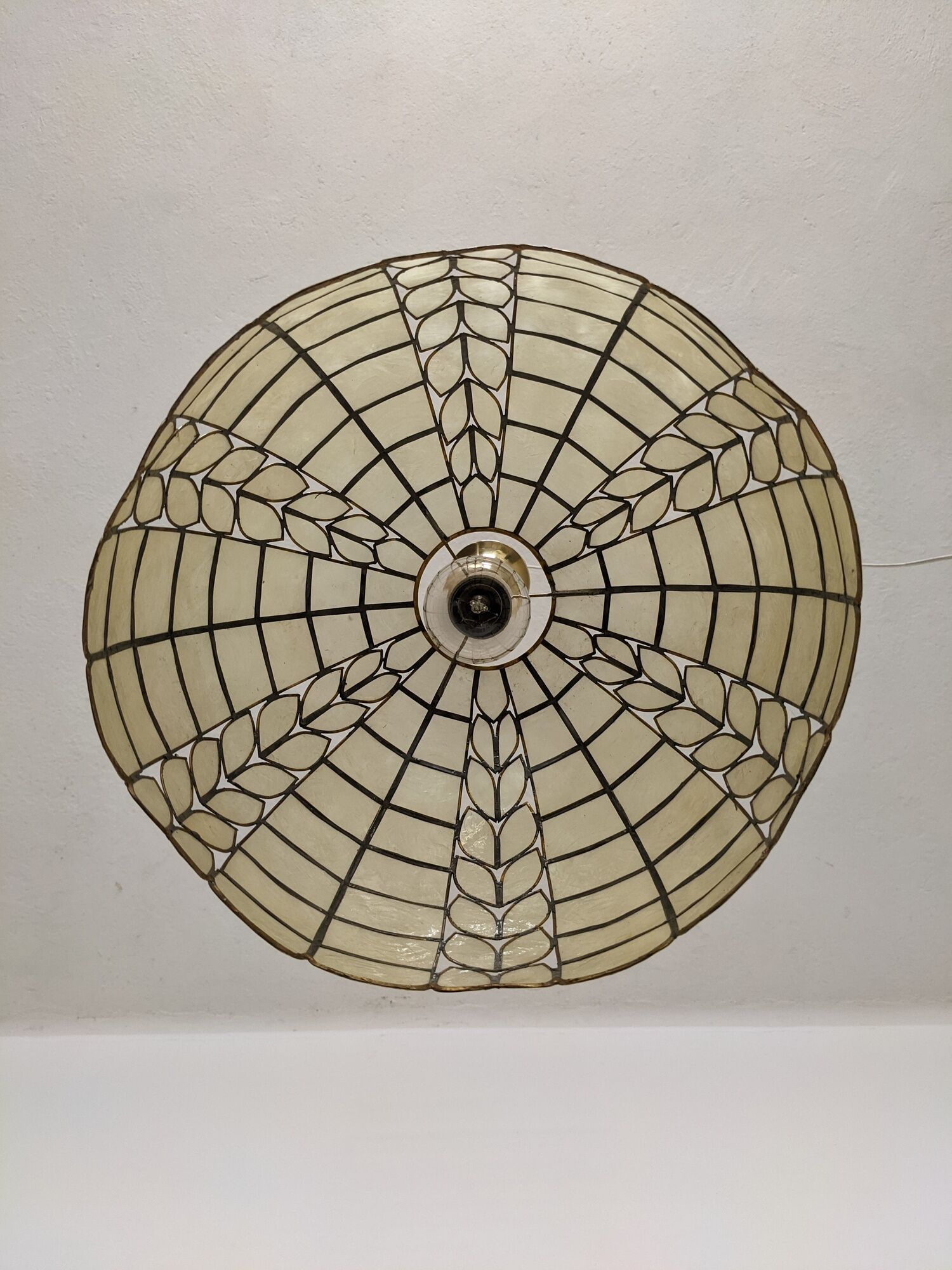 Xl mother-of-pearl suspension from the 70s
