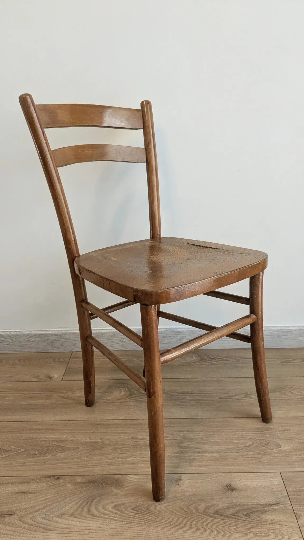 Vintage patina Luterma curved wood bistro chair – Antique
