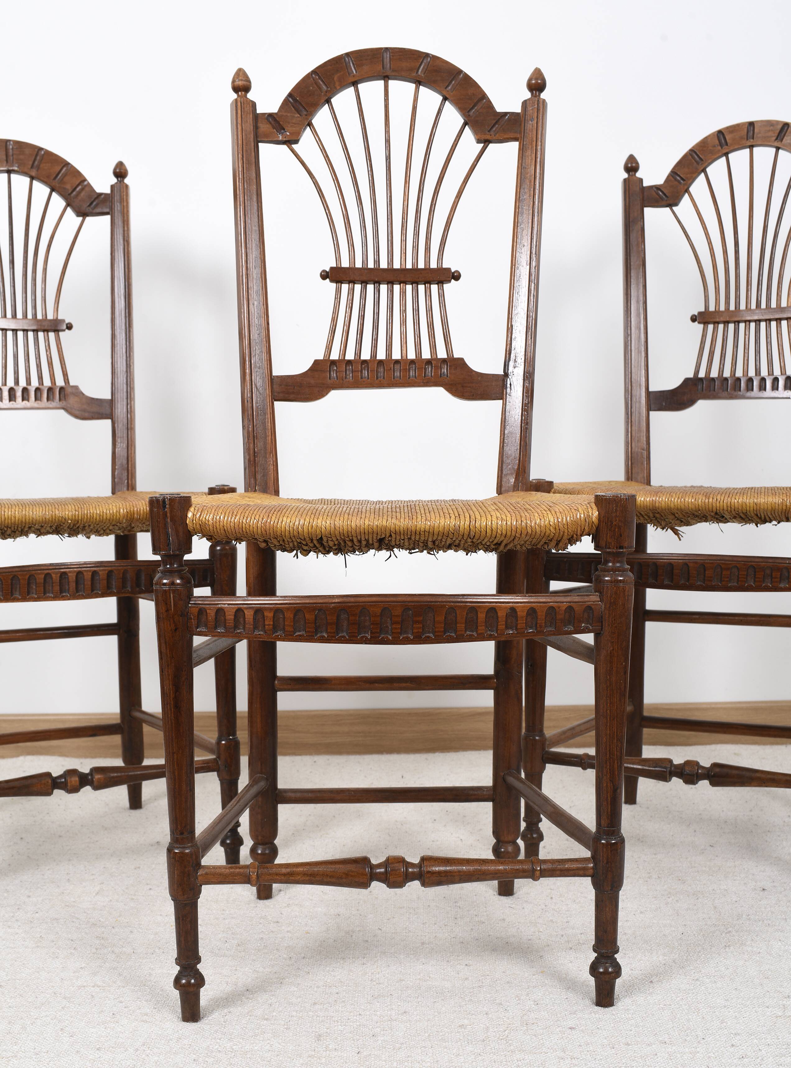 3 wooden and straw chairs, decorated with a sheaf of wheat.