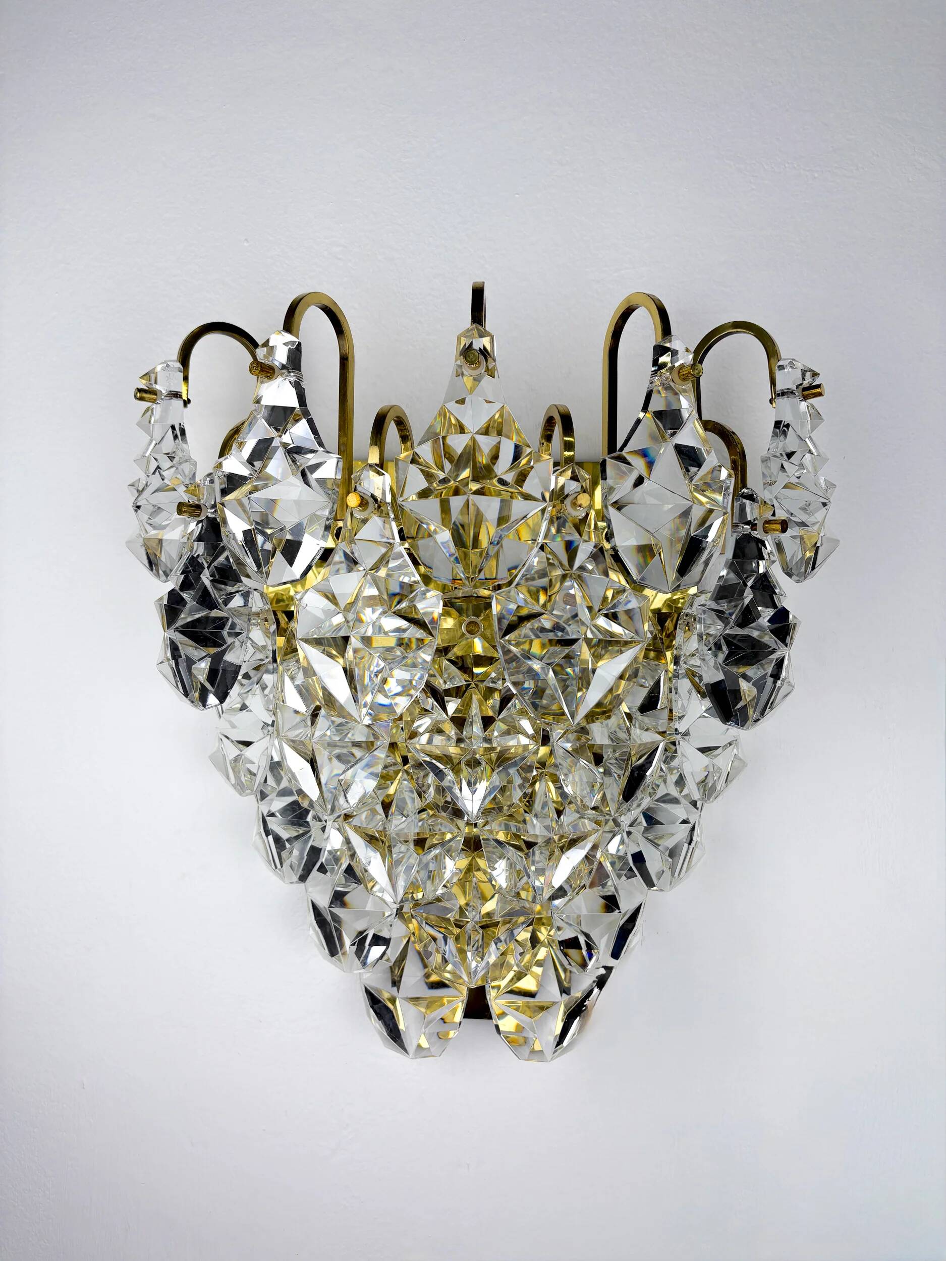 Kinkeldey XL 5-tier cut crystal wall sconce, gilt brass, Germany, 1970s