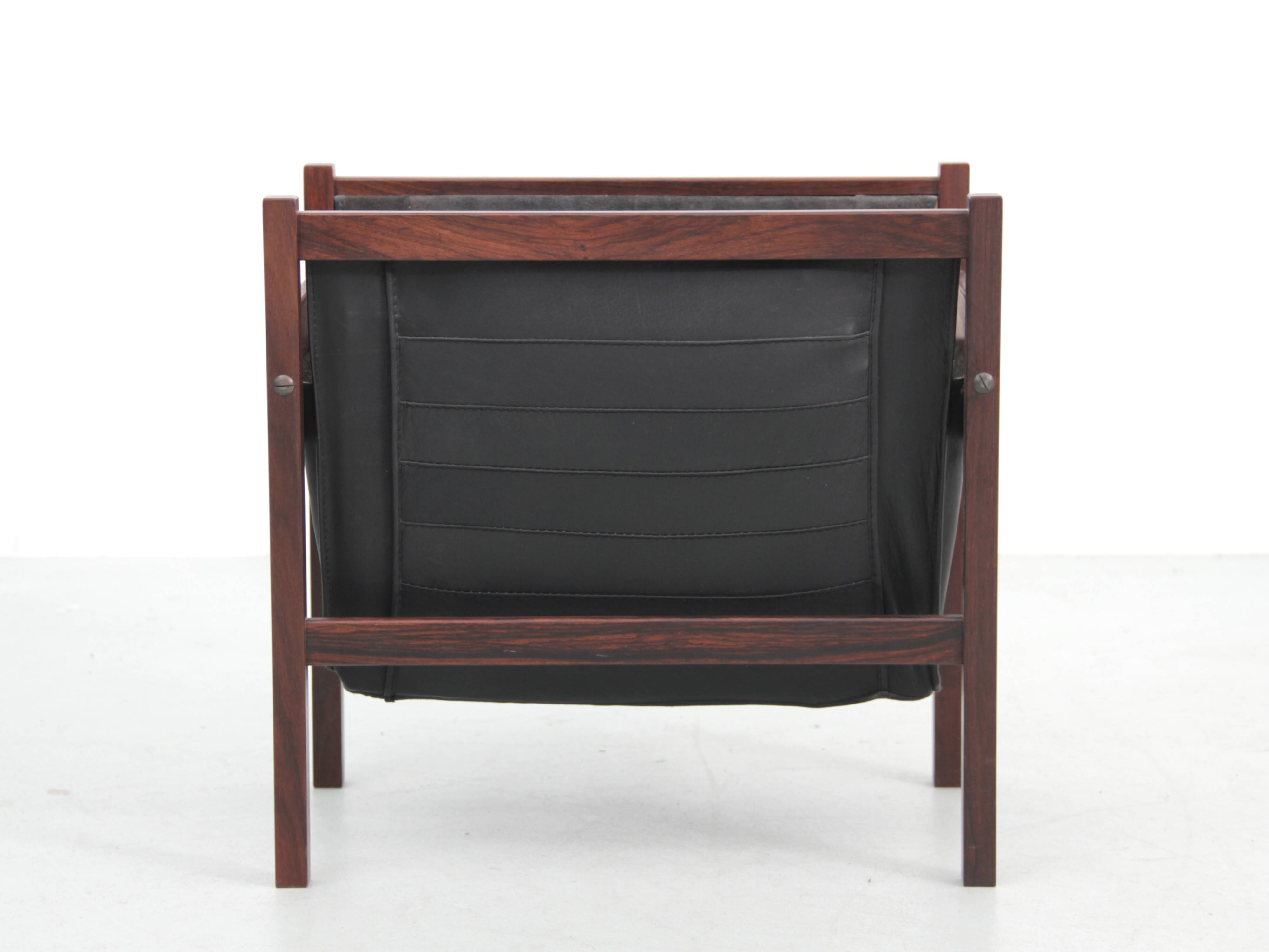 Scandinavian magazine rack in Rio rosewood and leather