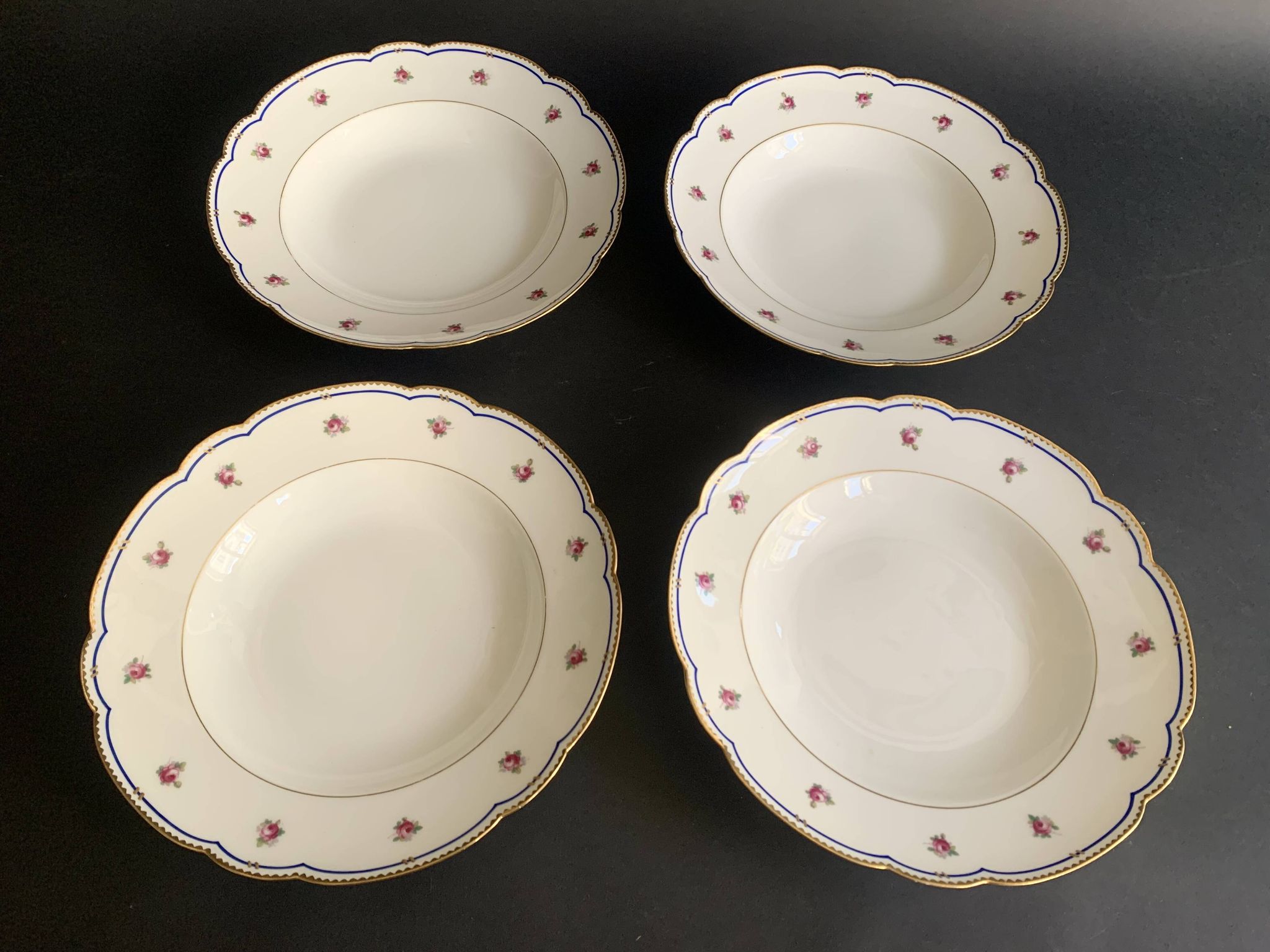 4 soup plates in Paris porcelain, "A la Reine" model, 1890, Damo