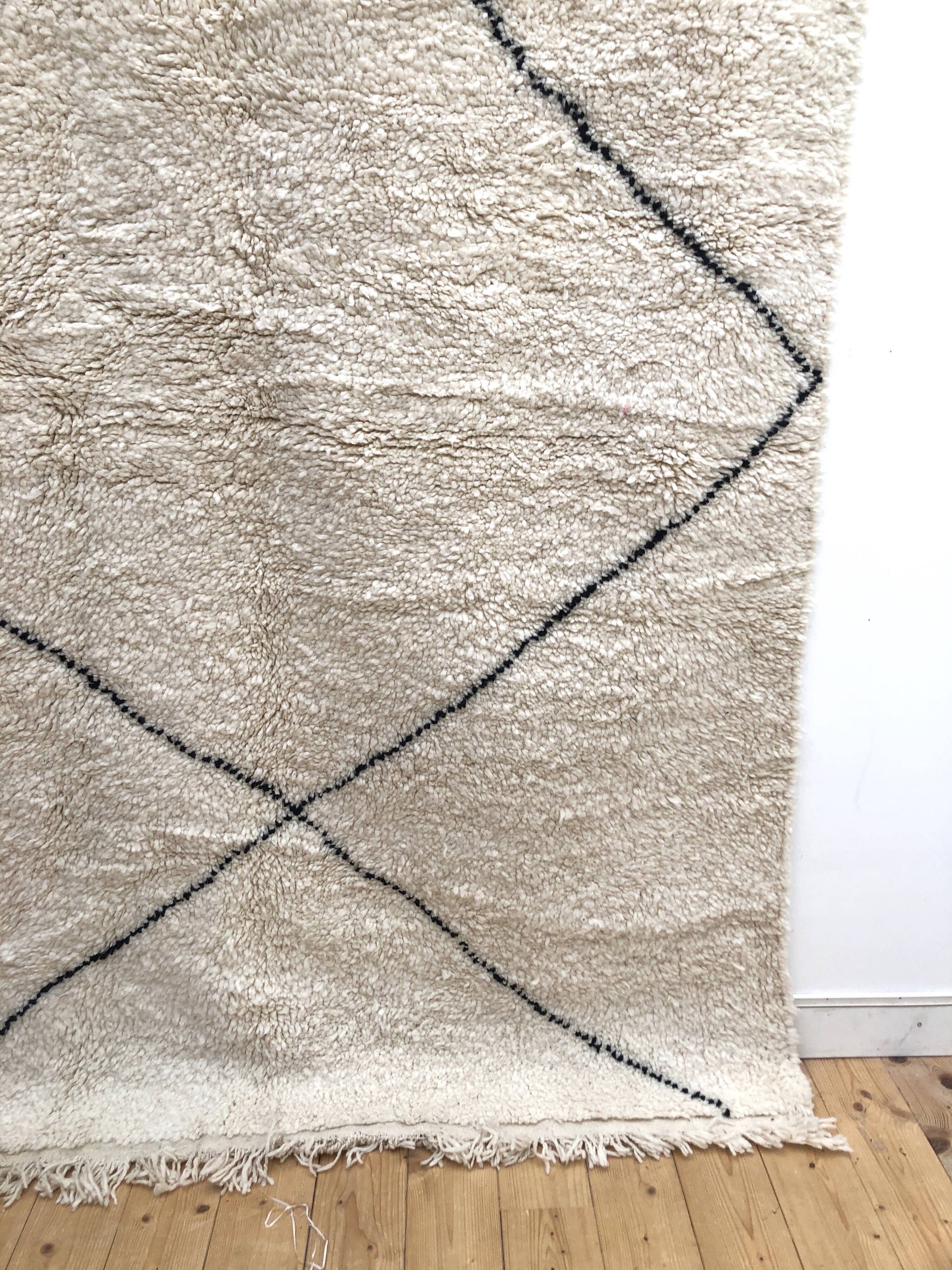 Tapis berbère beni ouarain à losanges noirs 273x165cm