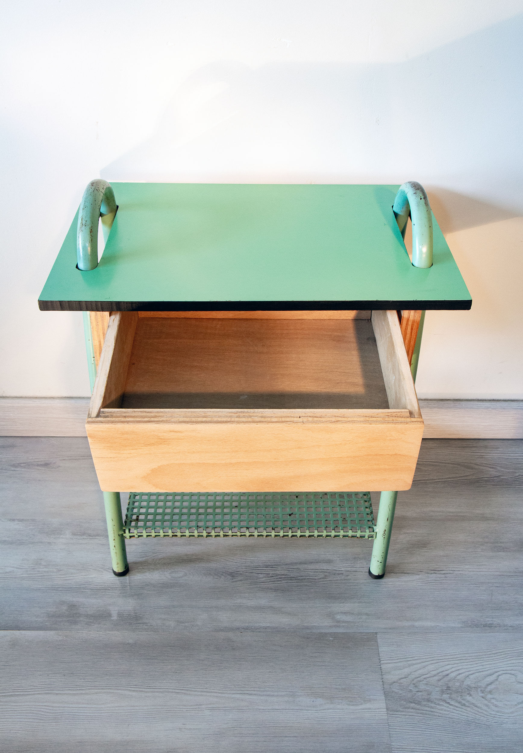 Boarding school bedside table year 50, water green