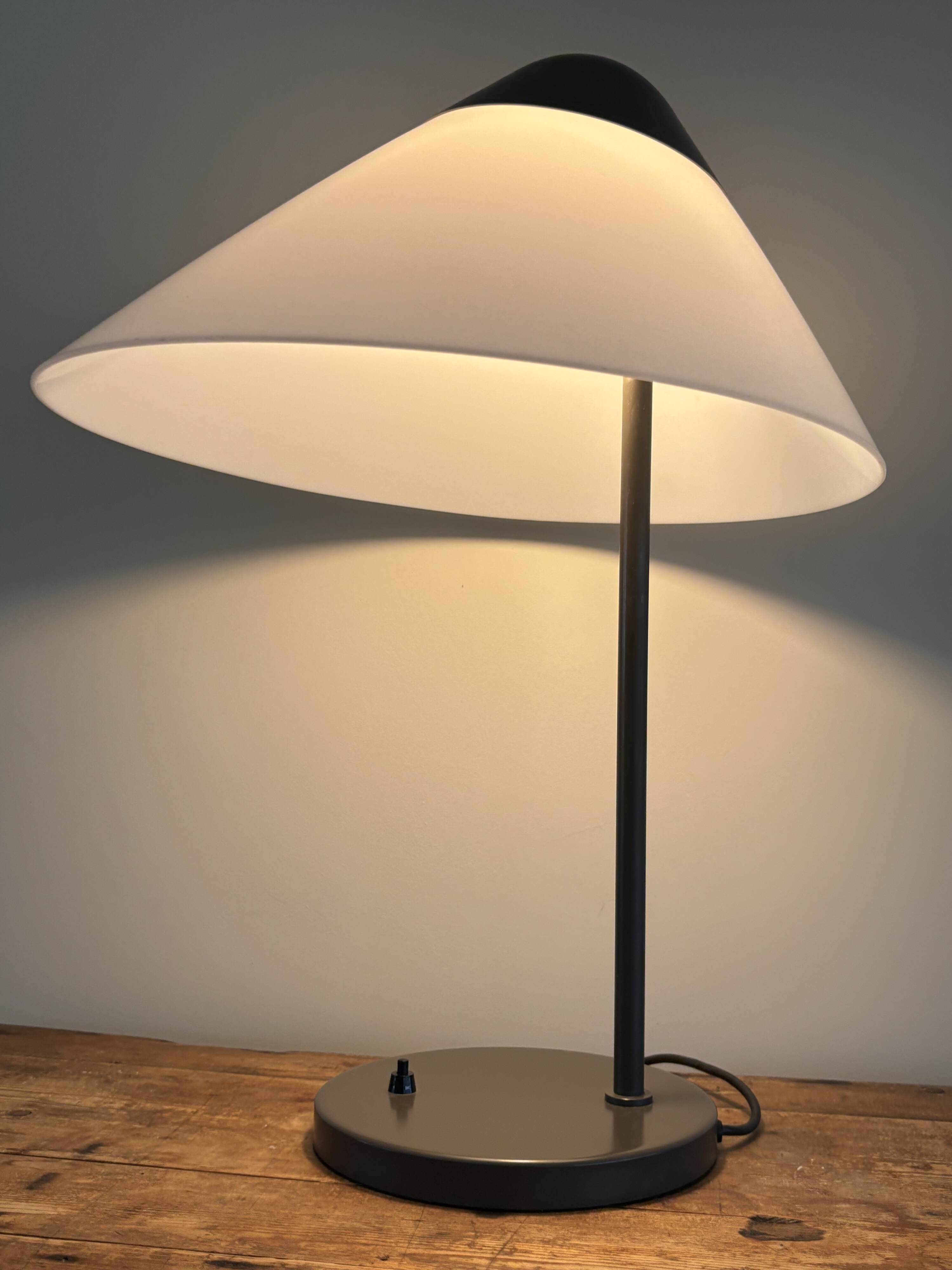 Vintage Opala table lamp Hans J. Wegner Louis Poulsen Design