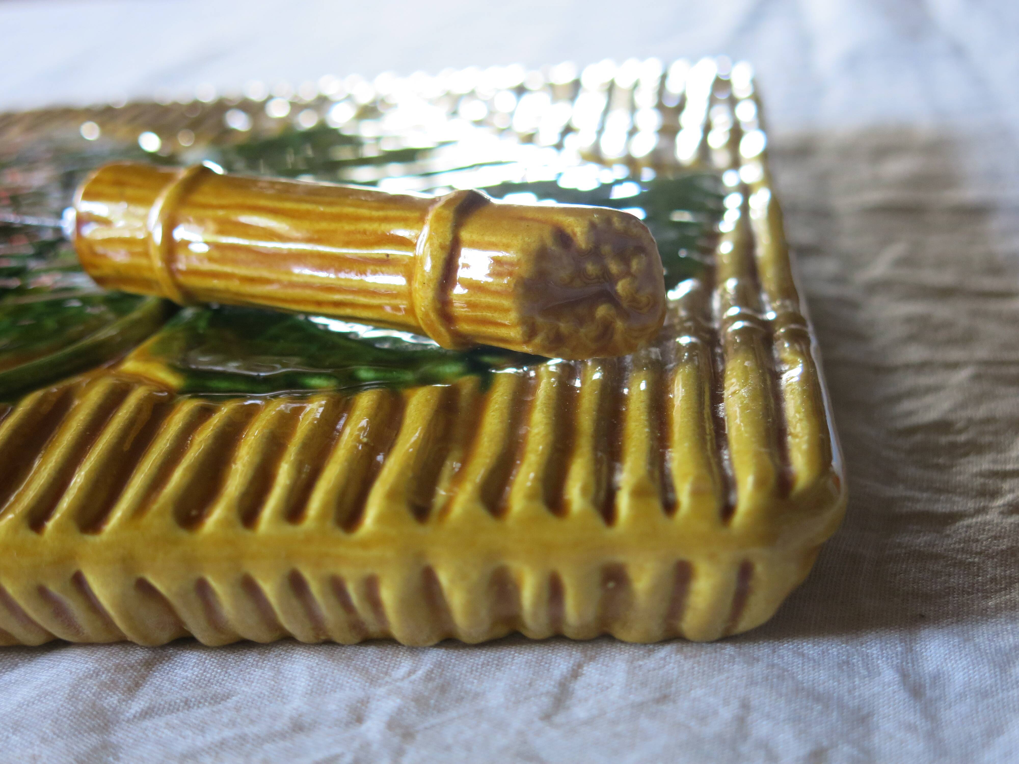 Very pretty cheese platter or trivet from Vallauris in very good condition