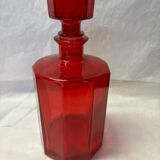 Carafe en verre rouge