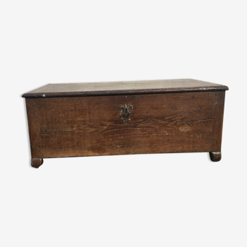 Old solid oak chest early XVIII Brutalist