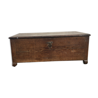 Old solid oak chest early XVIII Brutalist