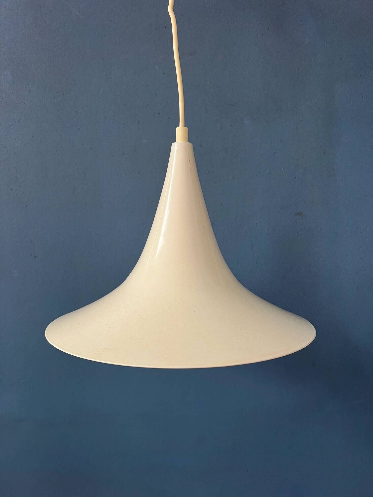 Suspension Space Age white Mid-Century witch hat shaped