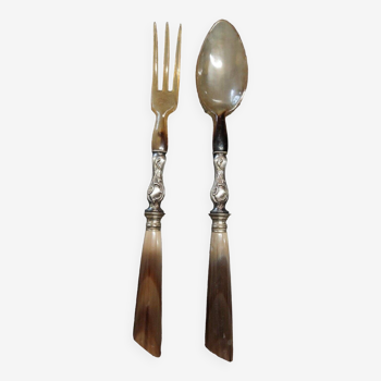 Old salad cutlery in horn and vintage silver metal