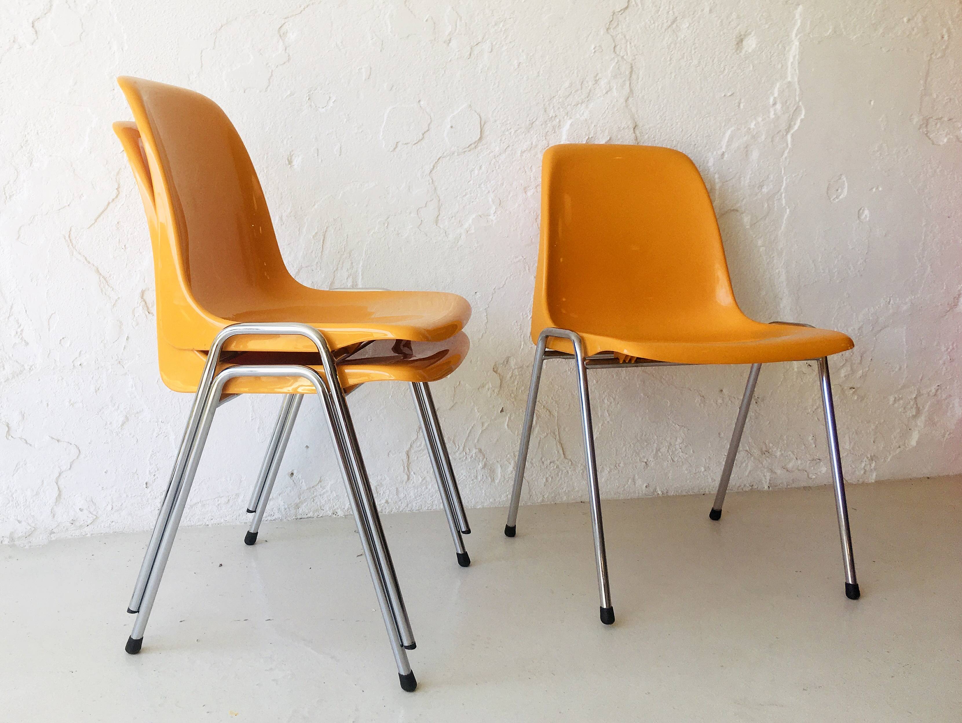 Chaises empilables de l'ère spatiale, 1970