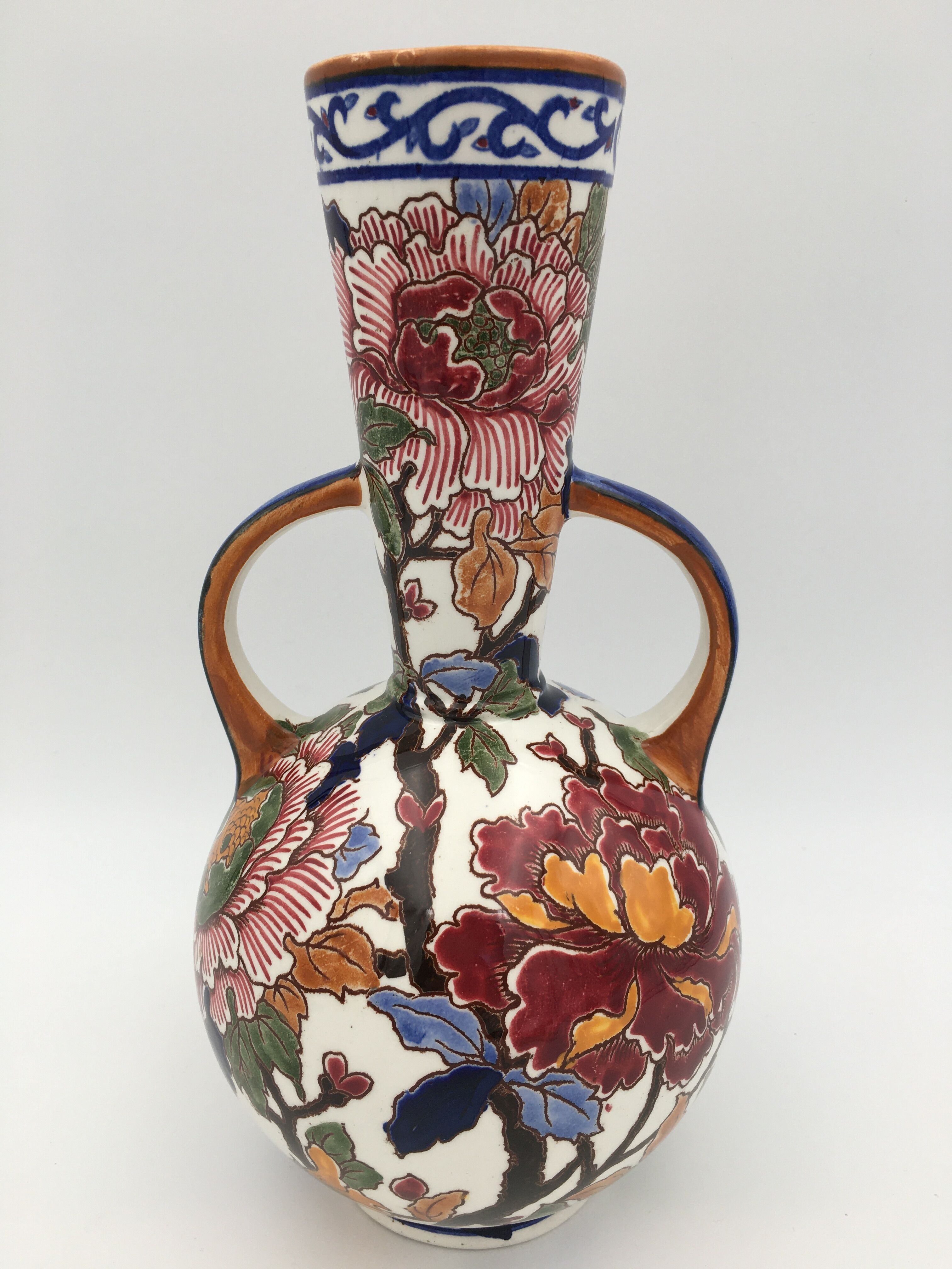 Gien's earthenware vase and two cups, "Peonies" decoration, signed GIEN - 20th century