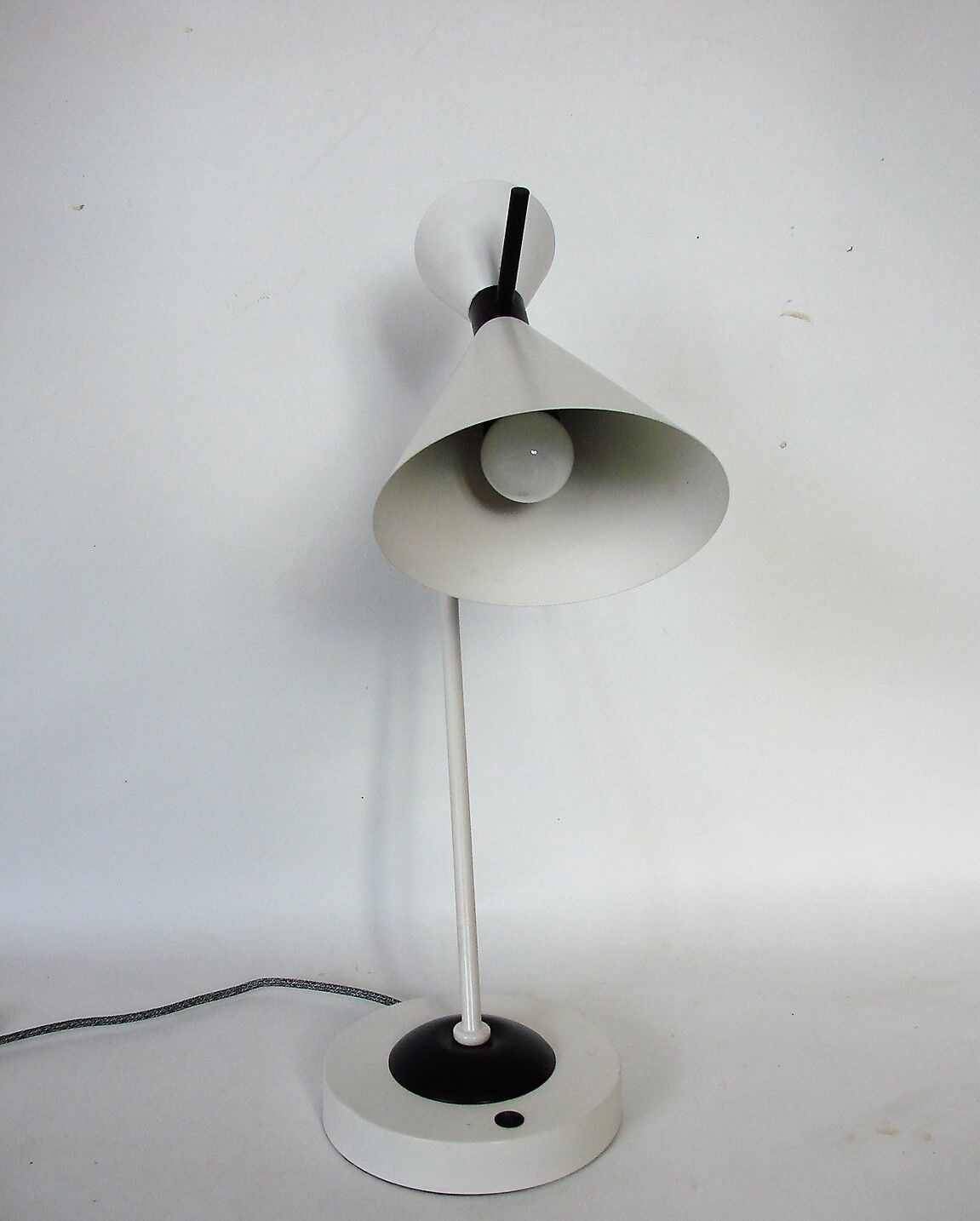 Desk lamp