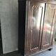 Armoire double ancienne en bois marron, 2 portes et 1 tiroir, corniche & pilastres