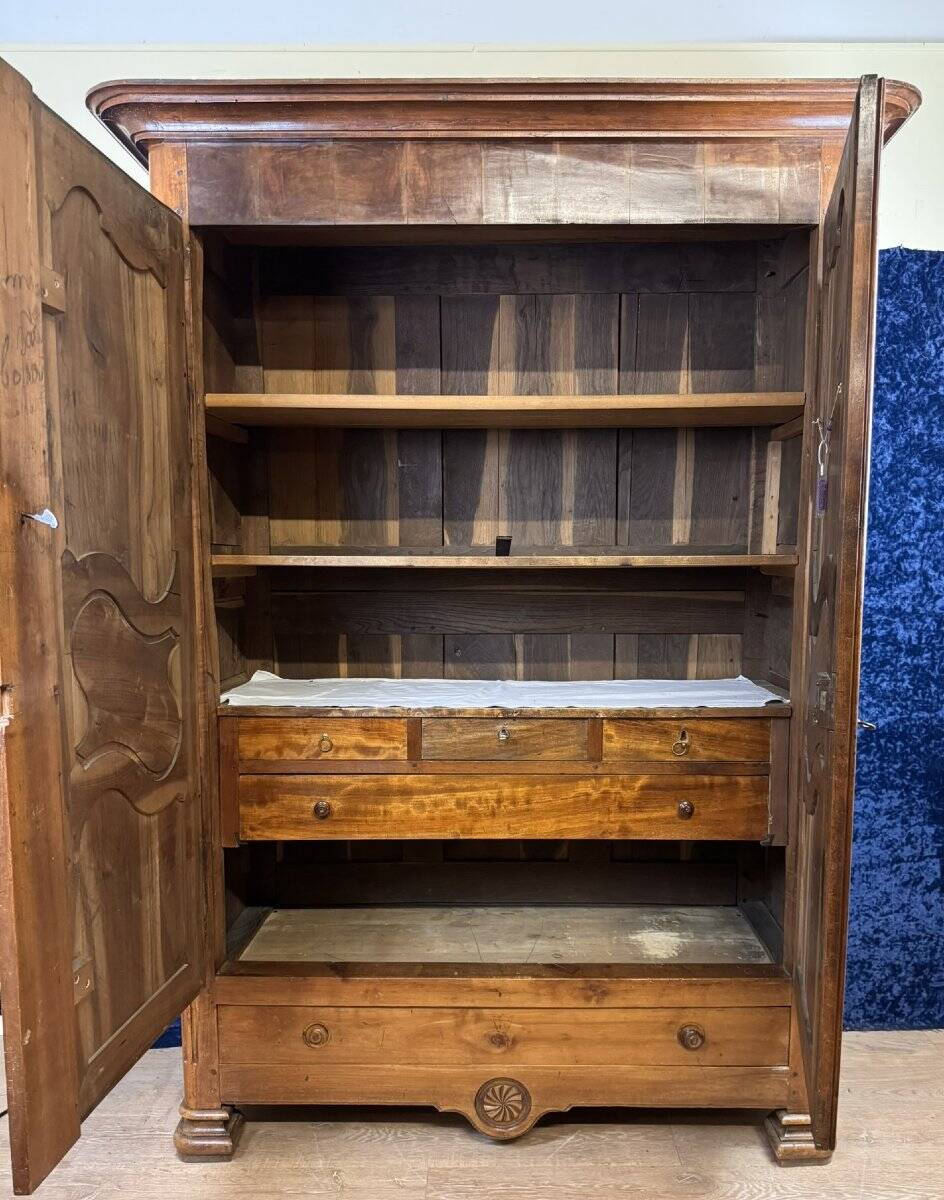 Transition period Louis XV - Louis XVI walnut wardrobe circa 1780