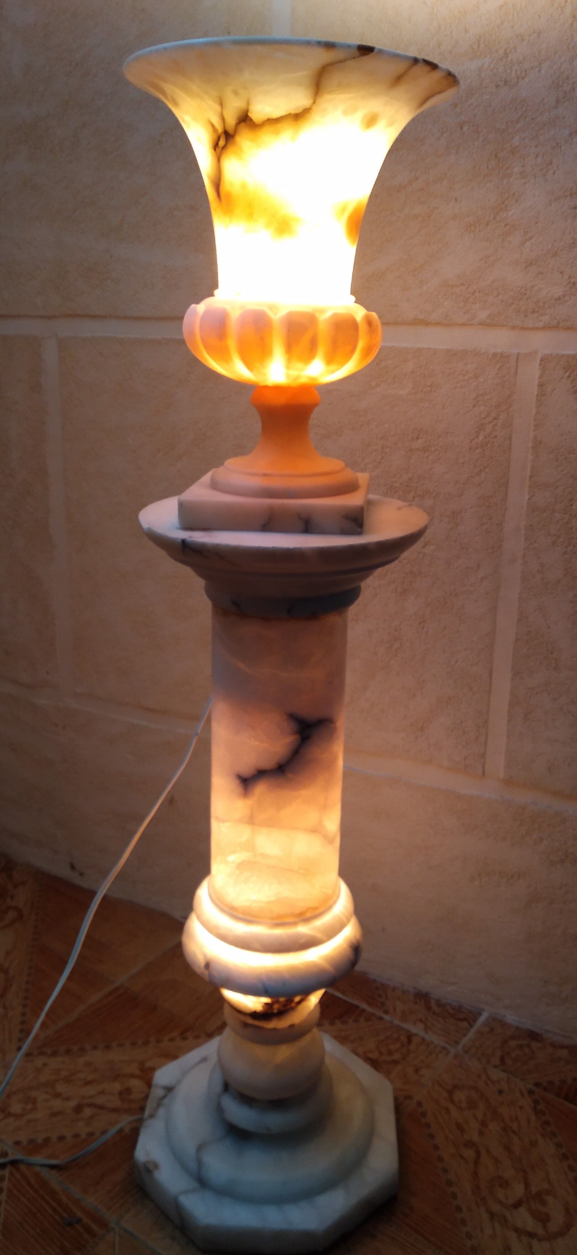 Alabaster column lamp