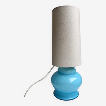 Lampe avec pieds en opaline bleu et abat-jour conique texturé années 60-70
