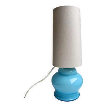 Lampe avec pieds en opaline bleu et abat-jour conique texturé années 60-70