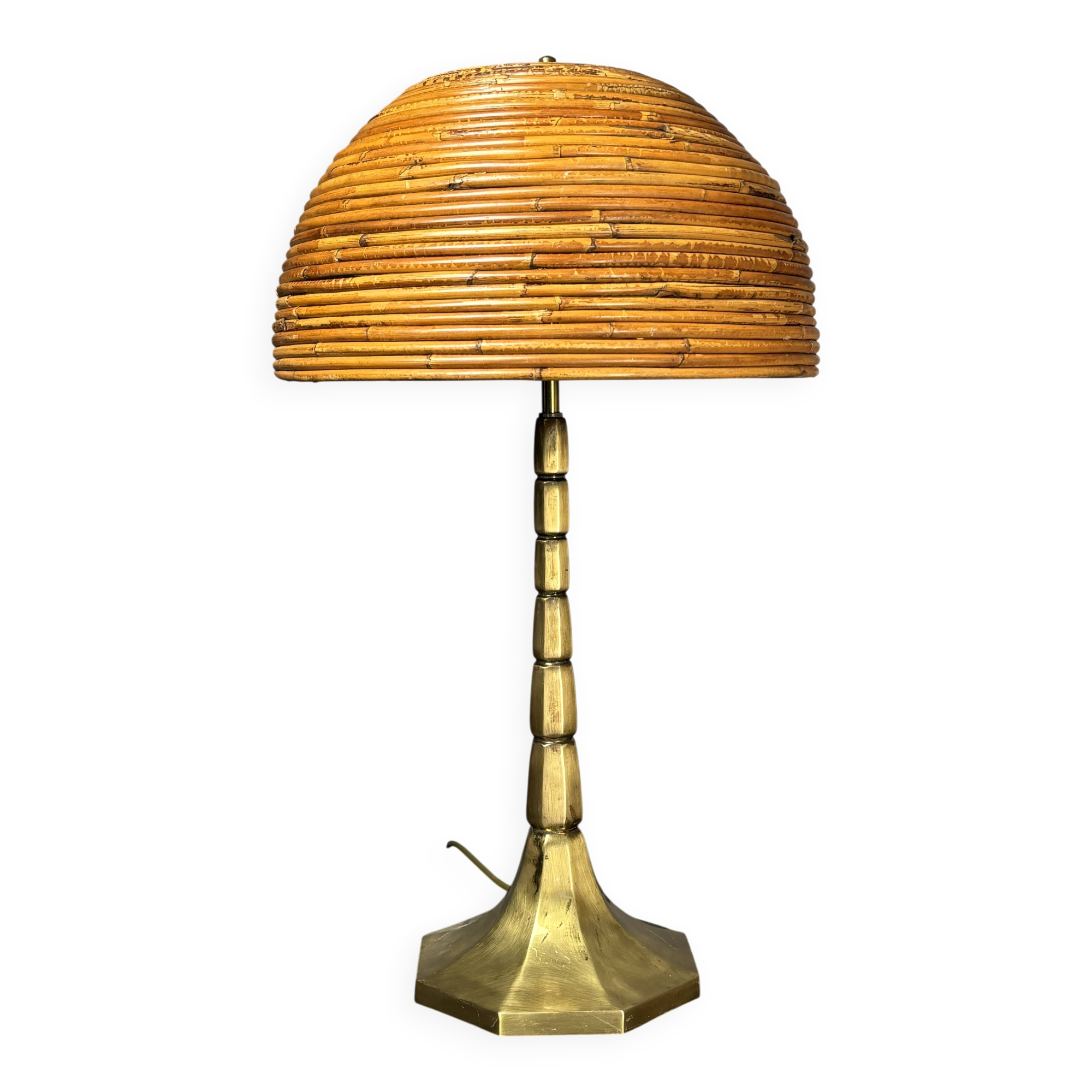 Lampe de table en rattan, bambou et laiton à tige en crayon du milieu du siècle. Années 1970.