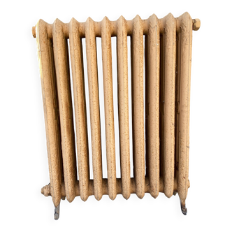 Antique radiator on feet with ten floral cast iron blades, 20th century