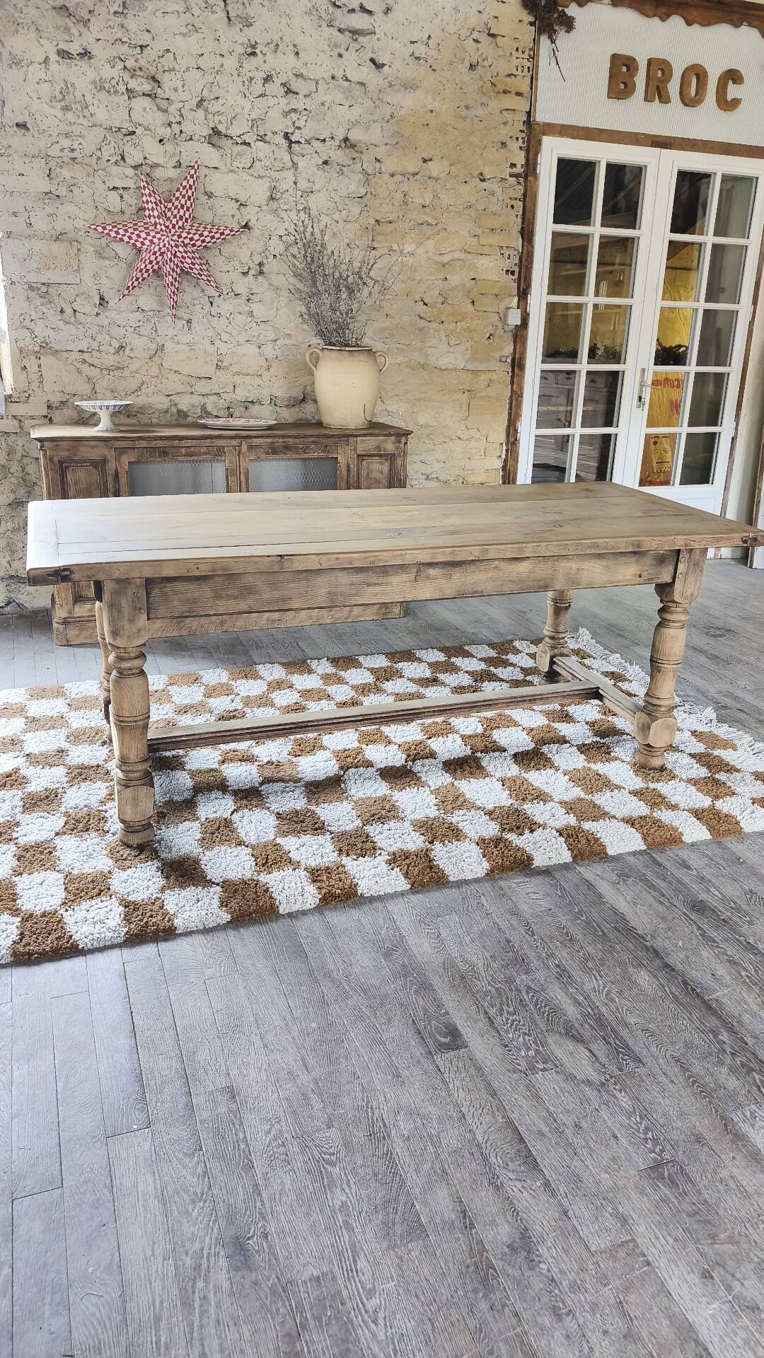 Farm table