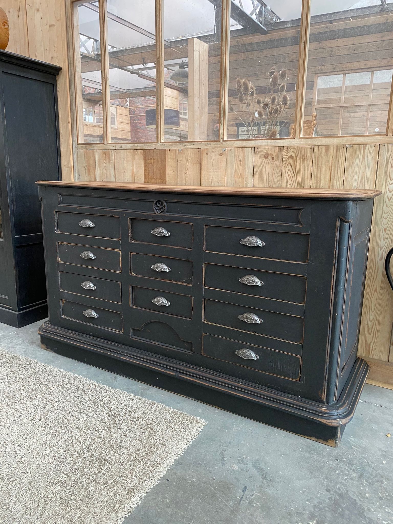 Craft furniture in oak at the end of the 19th century