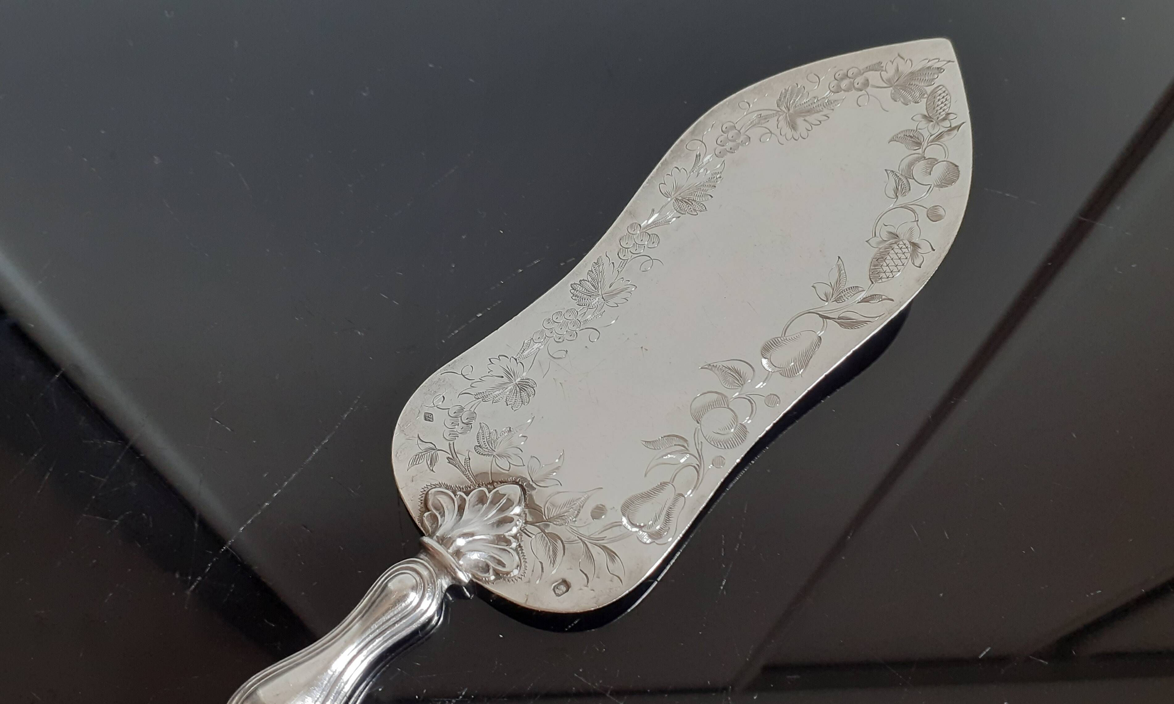 Goldsmith Coignet Alfred (before 1889) Silver pie server / Minerva hallmarks 1st grade