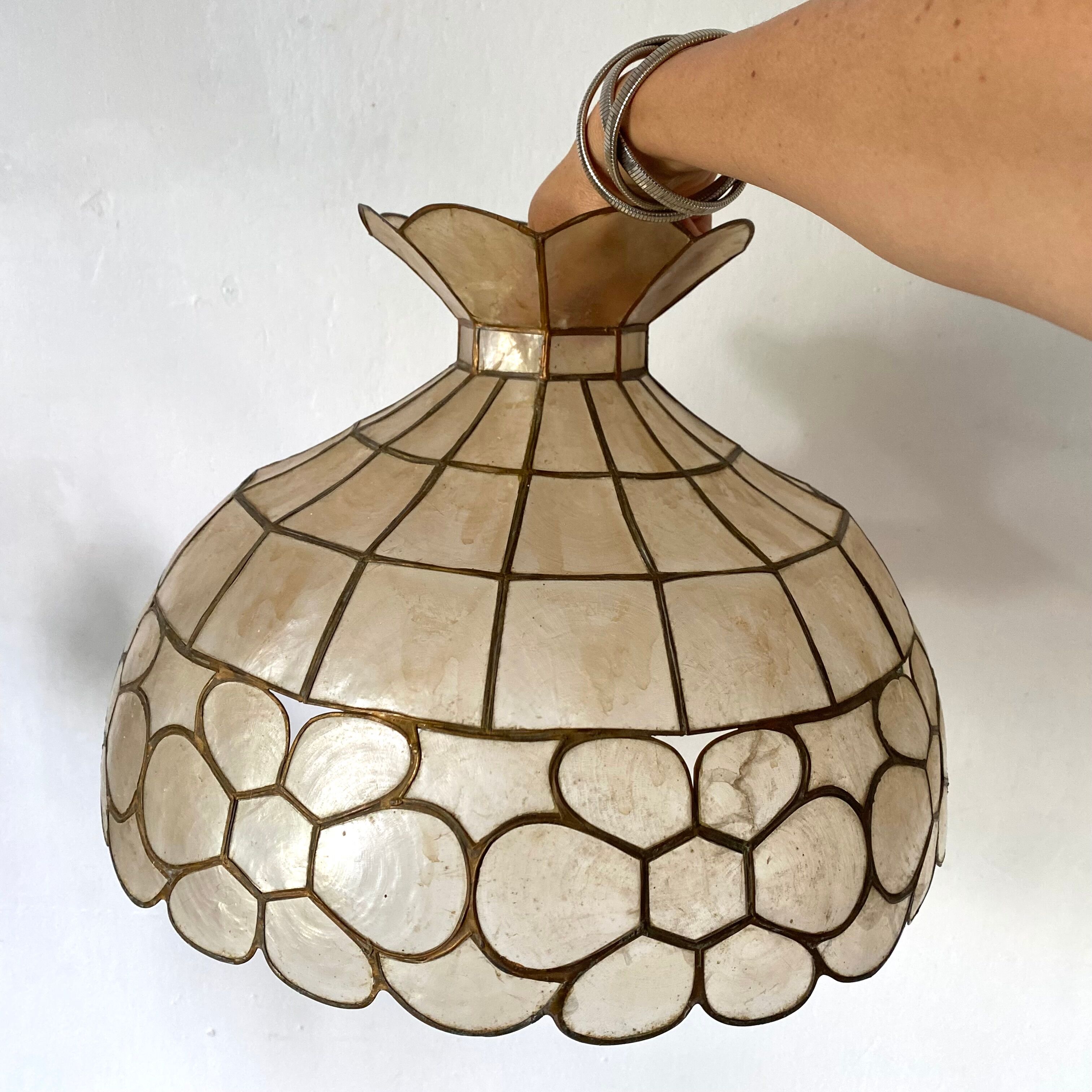 Abat jour, mother-of-pearl and brass suspension