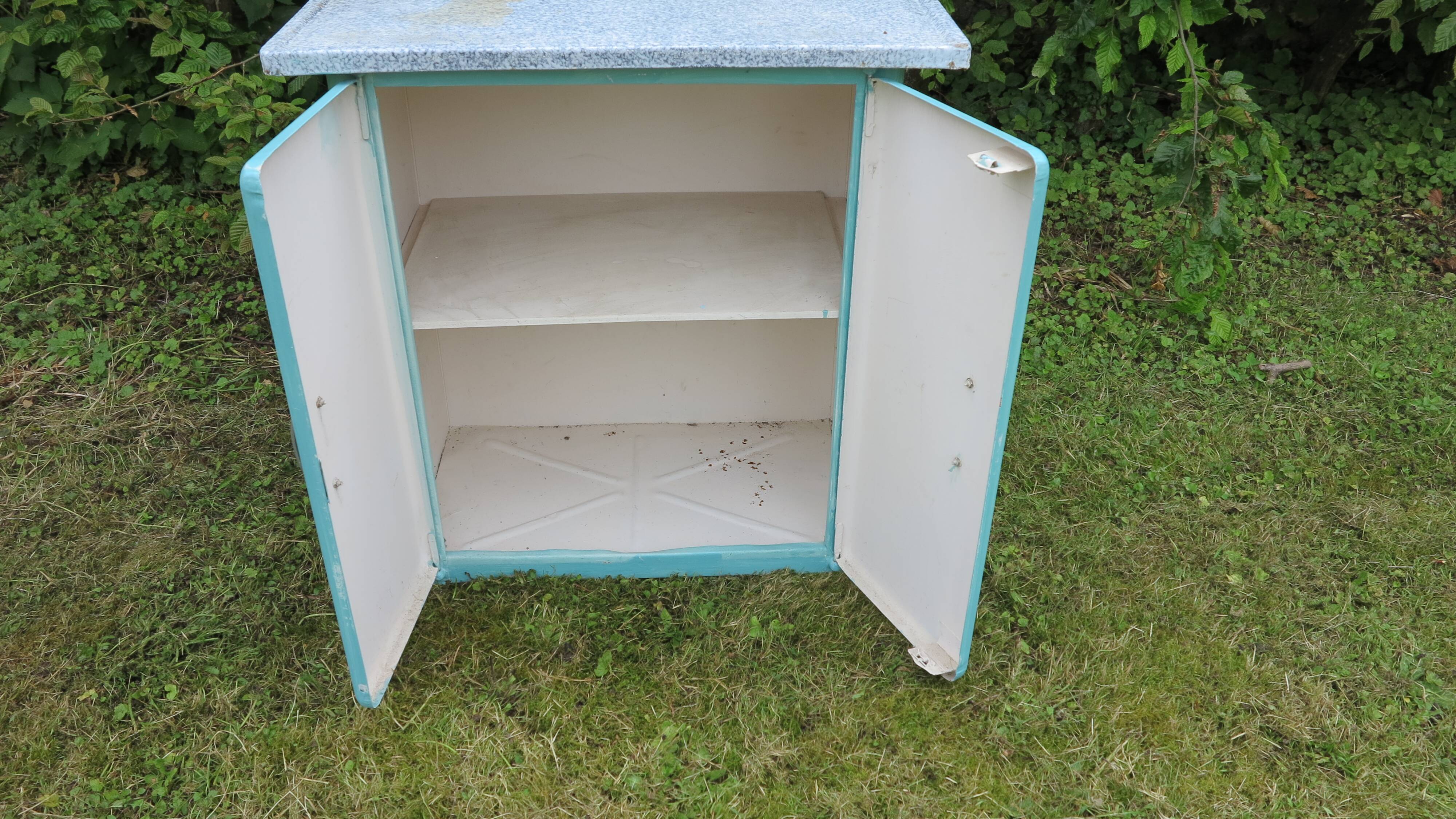 petit buffet métal à deux portes