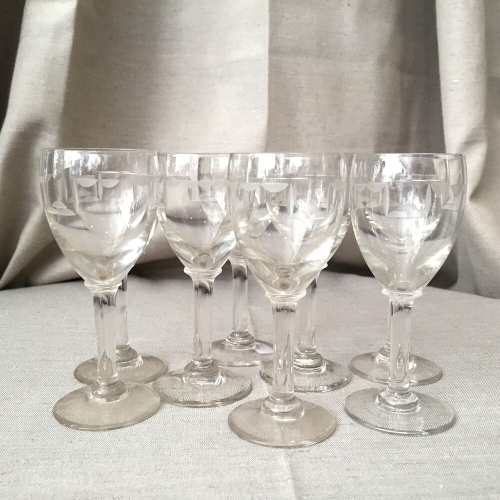 Suite of 8 engraved glass drip glasses from the 1930s 1940s