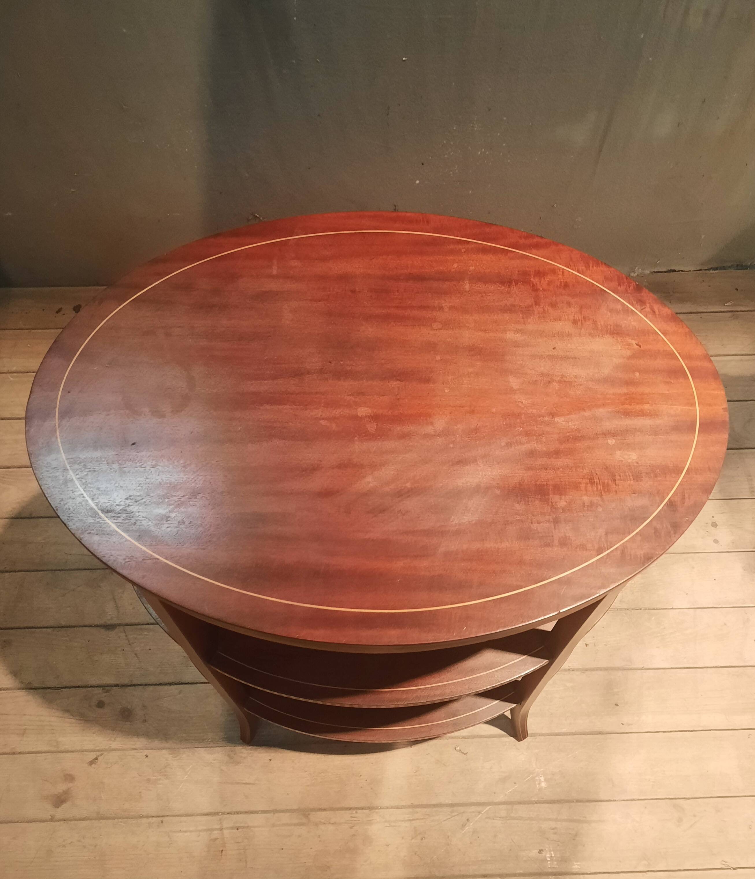 Oval gueridon with 3 trays