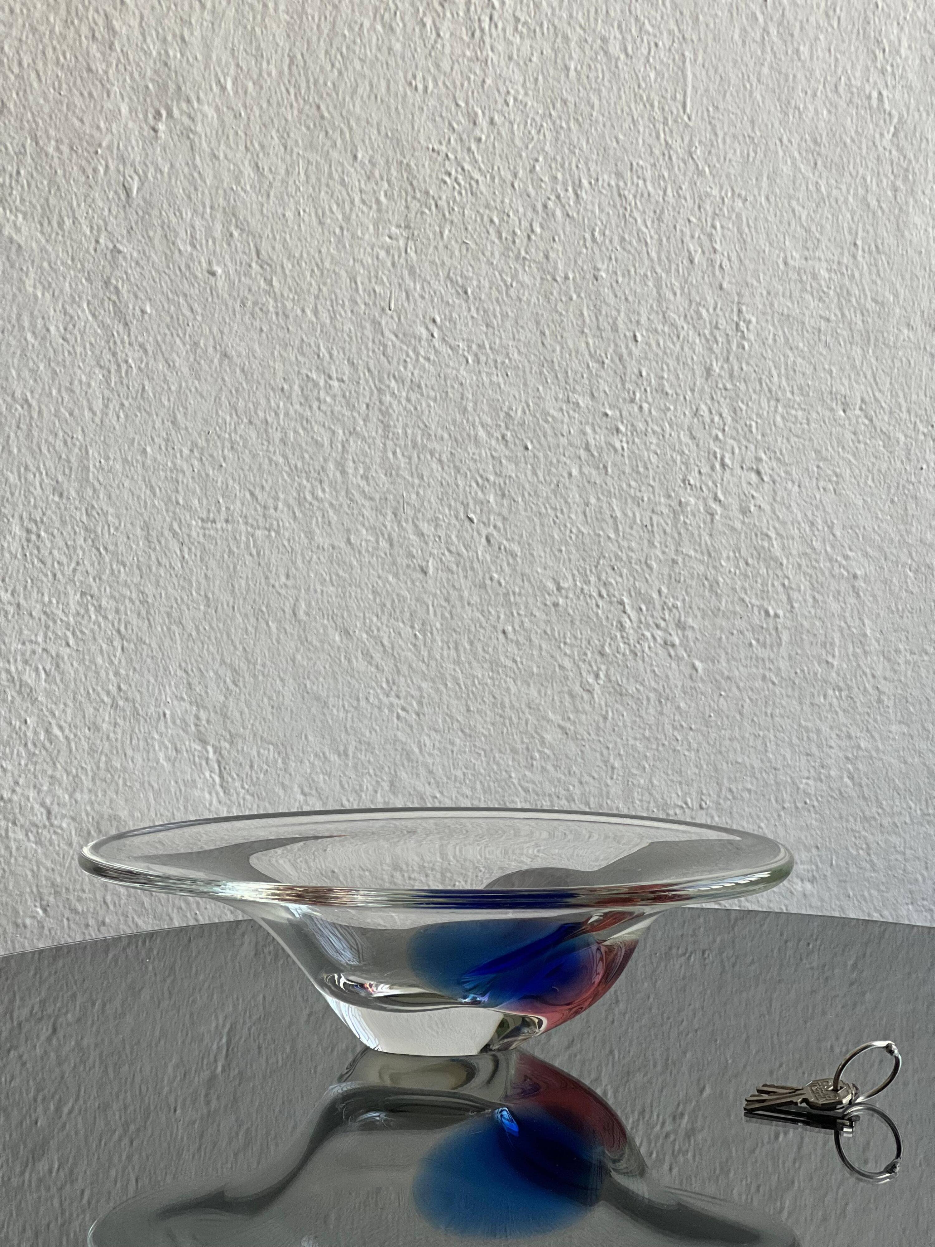 Bol décoratif en verre vintage, accents bleus, fabriqué en Italie.