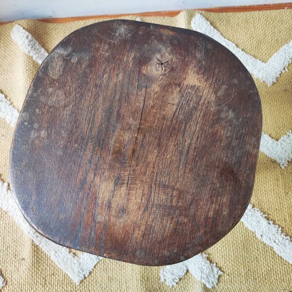 Ancien tabouret tripode brutaliste