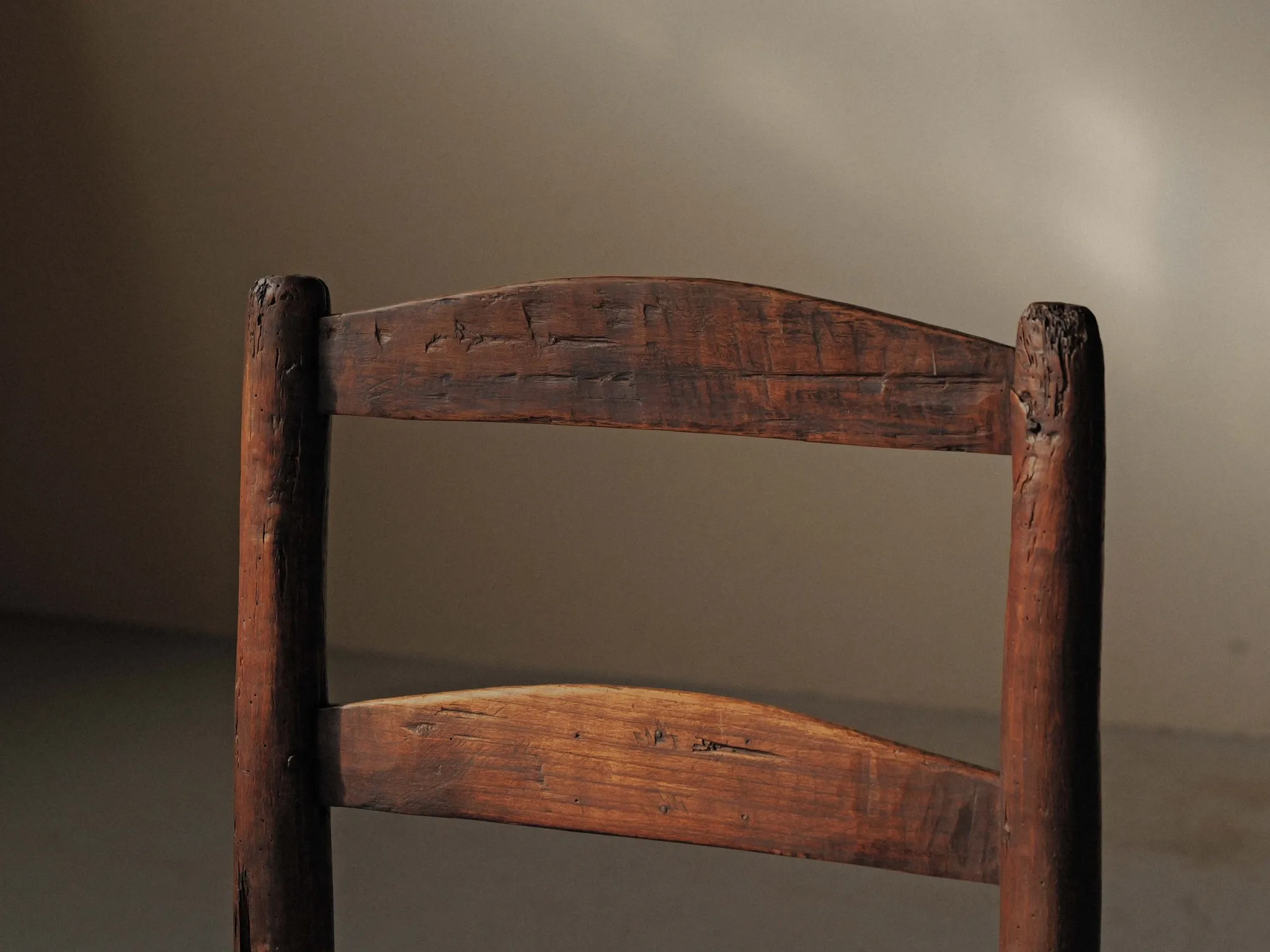 Fauteuil paysan en bois massif et paille, XIXᵉ siècle