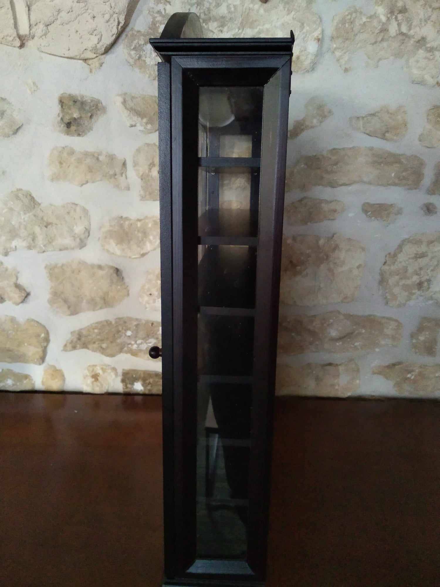 Small display case for collectibles