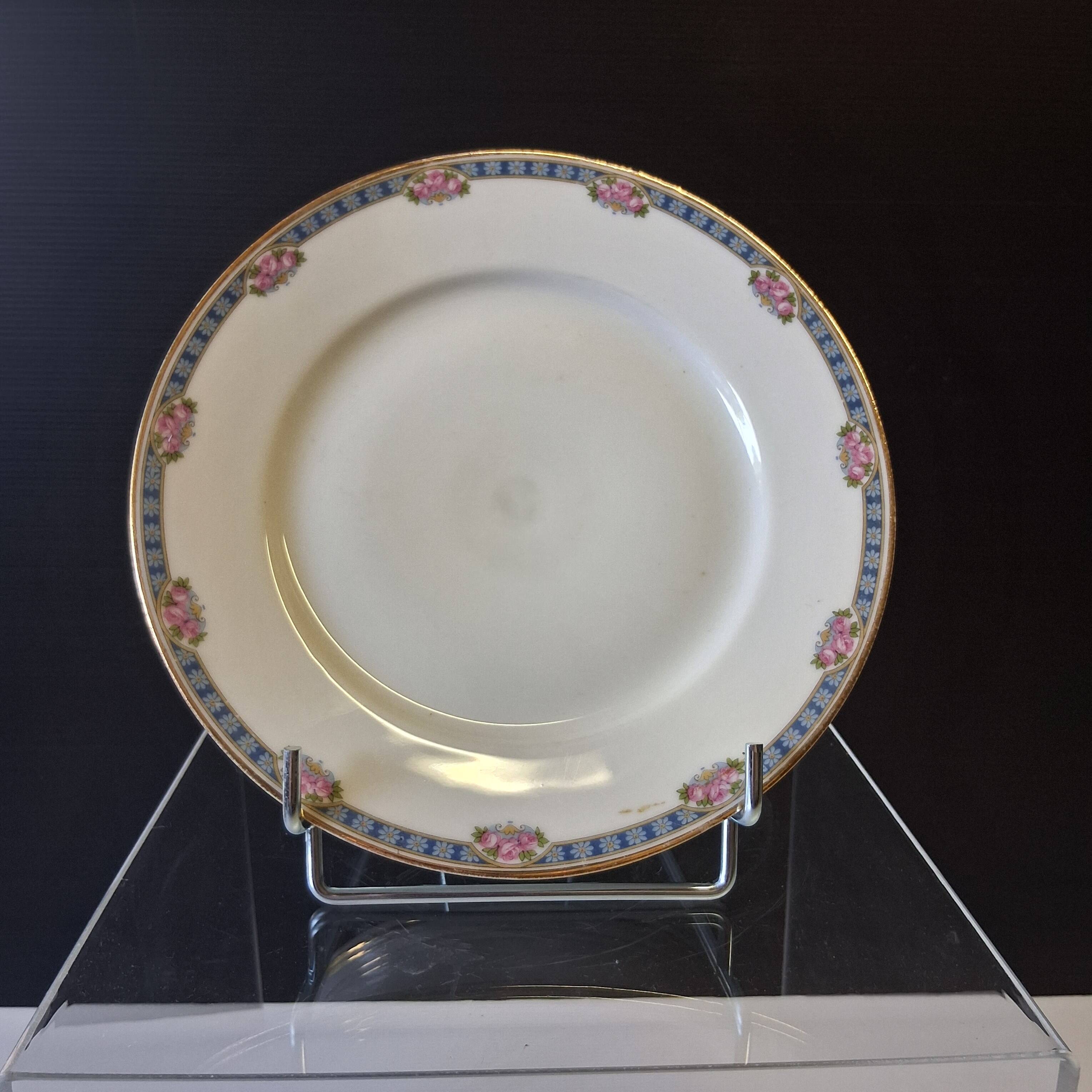 Piédouche ancien en porcelaine en bon état