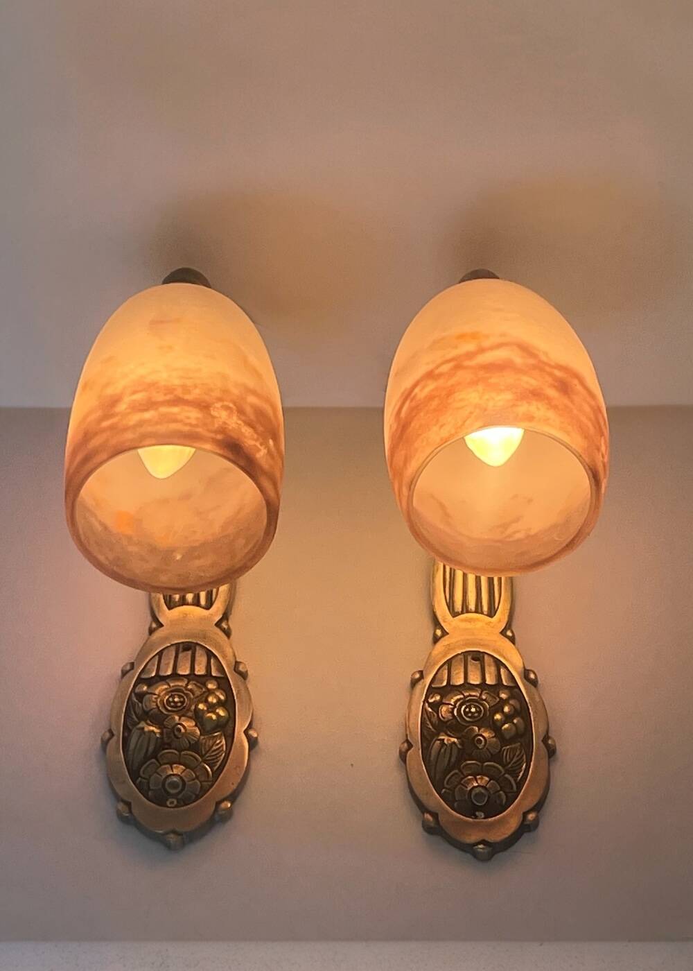 Pair of wall lights by Degué in marbled glass