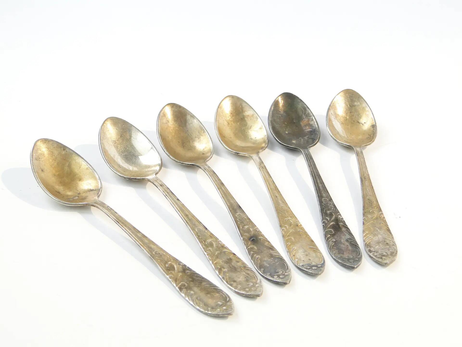 Ensemble de cuillères à moka, en laiton argenté, D. Fraget, Pologne, années 1950.