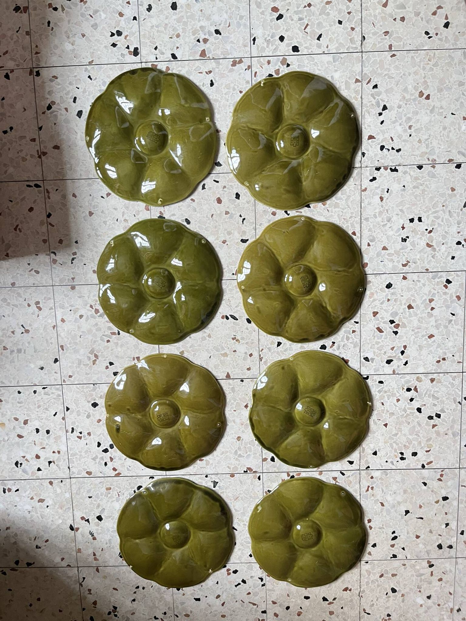 8 oyster plates Barbotine