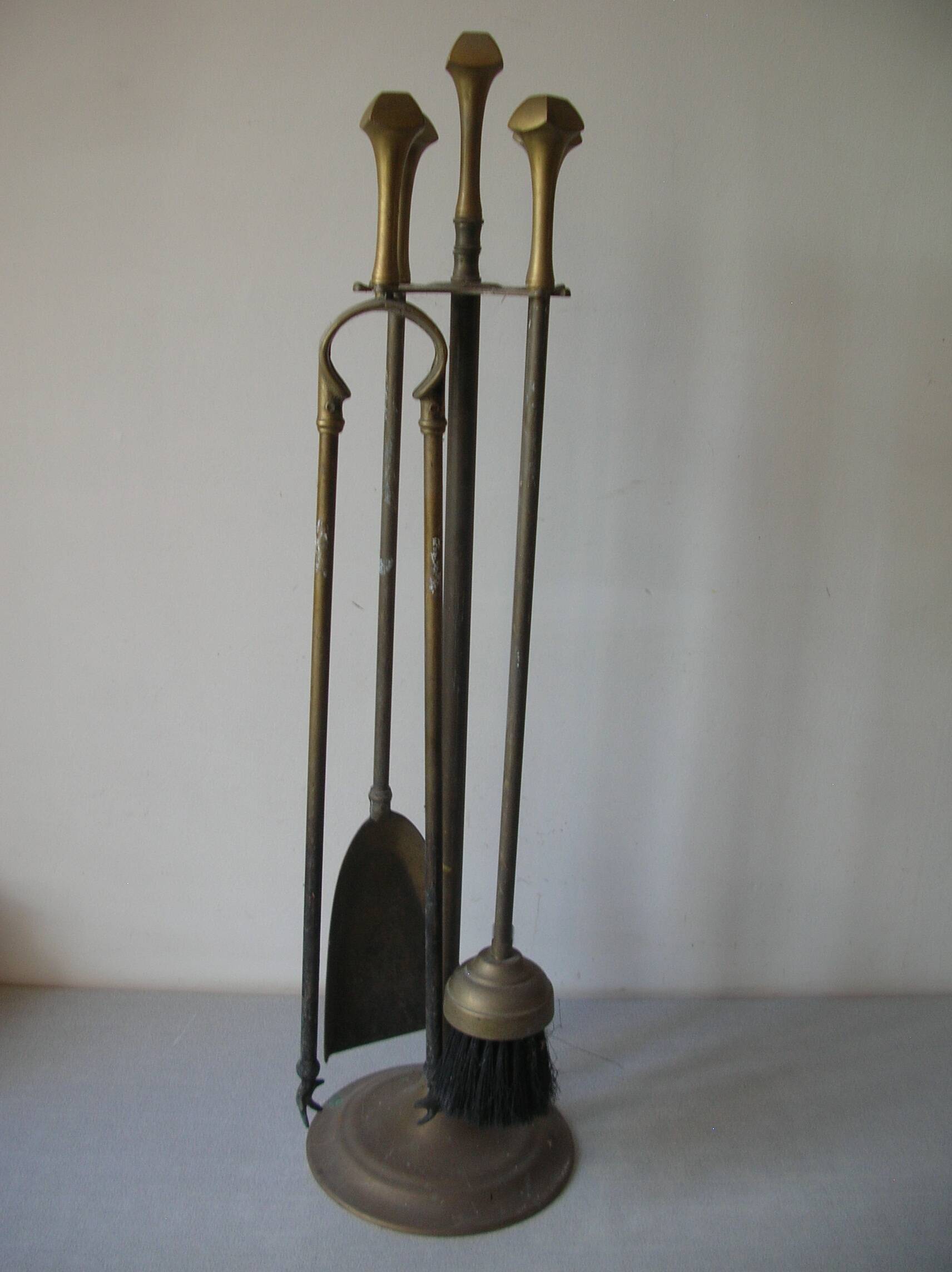 Old fireplace servant and 4 tools shovel broom pliers poker 67 cm