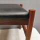 Pouf danois en teck et simili cuir noir 'Skai', années 1960-70.